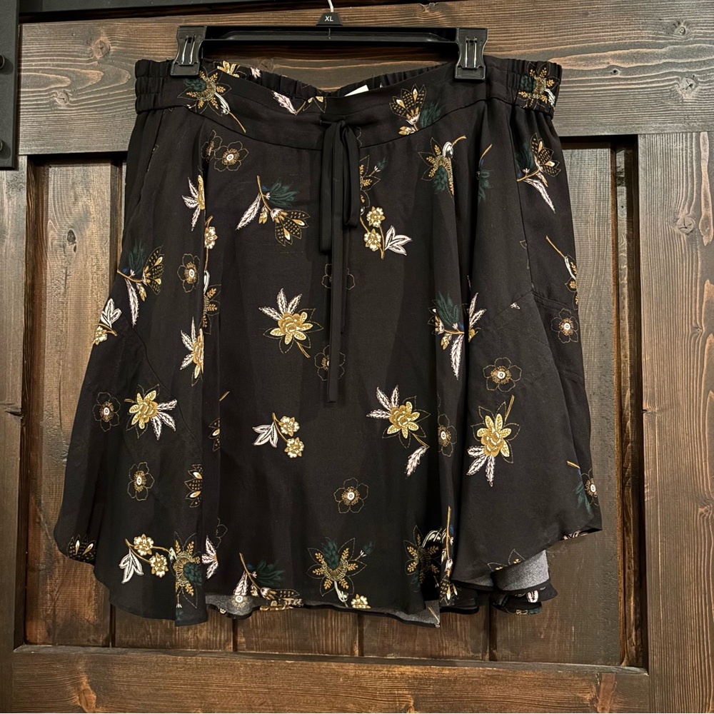 ❗️FINAL❗️A.L.C. Black Skirt with Gold and White Floral Design 12